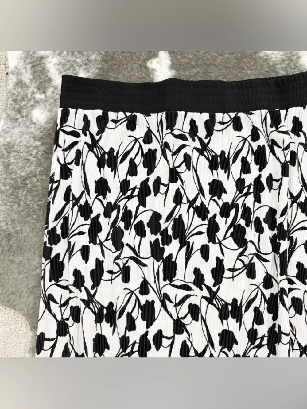 Leota Black and White Floral Pleated Skirt XXL